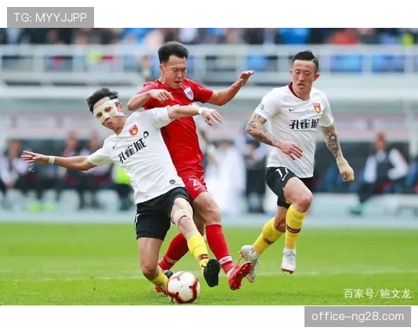 武汉三镇亚姆卡姆身高存疑,中卫组合防空能力面临考验 武汉三镇亚姆卡姆身高存疑,中卫组合防空能力面临考验