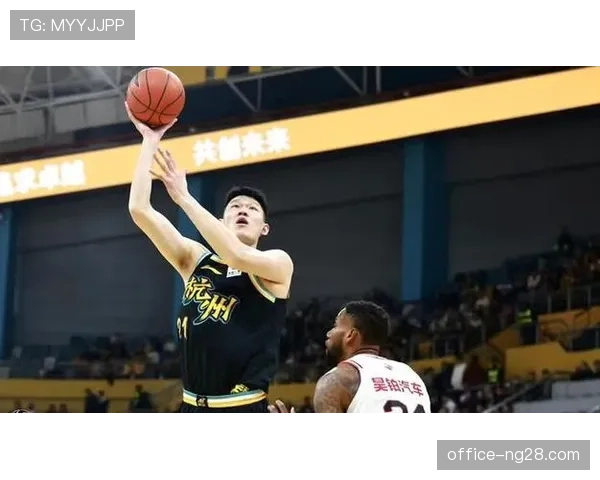 广厦防守体系成熟 胡金秋桑普森卡尔顿高度压制